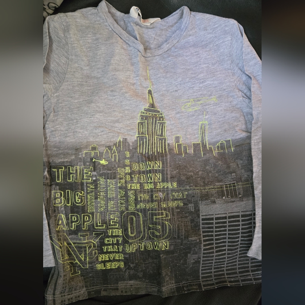 H&M Gray New York Citiscape Lightweight Long Sleeve Tee Unisex Sz4-6 - Picture 2 of 5